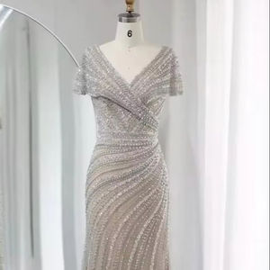 Occasions spéciales Travail lourd Robe longue élégante personnalisée élégante A-ligne Robe de broderie au sol perlée à la main pour les fêtes - Product Image 1