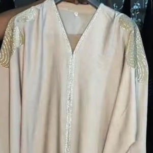 เสื้อผ้ามุสลิมแบบดั้งเดิมของผู้หญิงสไตล์มุสลิมแบบเรียบง่ายสง่างามแบบอิสลามชุดอาบายาเย็บปะติดระดับพรีเมียมรวมเครื่องประดับ - Product Image 3