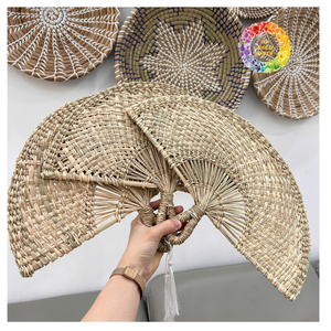 Ventilador de algas marinas hecho a mano tradicional, ventilador de mano de hoja de palma ecológico, ventilador de refrigeración ligero para eventos - Product Image 6