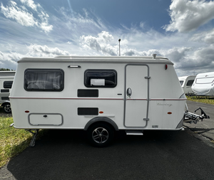 Caravane confortable E=r=i=b=a Touring 550 neuve, mini-caravane de 1 400 kg, remorque de camping à vendre à prix avantageux - Product Image 3