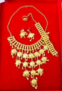 Ensemble de bijoux vintage classiques d'inspiration italienne, collier en cuivre plaqué or 24 carats, diamant direct Inde Comores Mayotte 2024 - Product Image 3