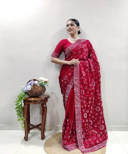 Saree en velours avec dentelle florale et chemisier à séquences pour femme - Product Image 1
