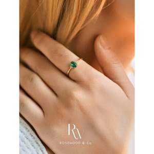 แหวนตราประทับทองเวอร์เมล์ประดับเพทายสีเขียวทรงมรกต ฝังเพชร ประดับอัญมณีอเนกประสงค์ ของขวัญสำหรับเธอหรือคุณแม่ - Product Image 1