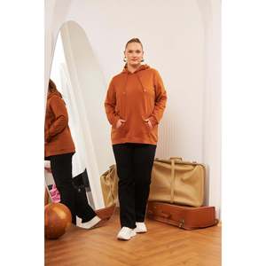 เสื้อสเวตเชิ้ตมีฮู้ดสีคาเมลไซส์พลัส - Product Image 6