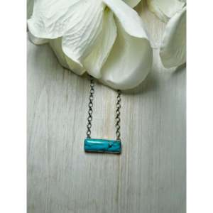 Collier en turquoise Kingman et argent sterling, fabriqué par les Navajo, idéal pour les occasions de cadeaux - Product Image 1