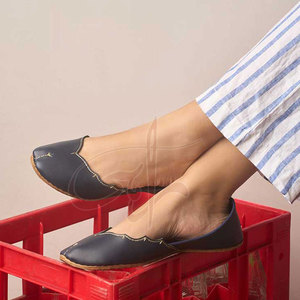 Accessoires de mode, nouveau style, impression de logo personnalisée, imperméable, léger, tendance de la mode, cuir PU, vente chaude, Khussa - Product Image 2