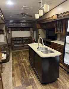 Autocaravanas todoterreno 4x4 con cocina, caravanas con techo rígido en venta, remolques de viaje europeos de aluminio tipo lágrima para EE. UU./EAU - Product Image 4