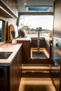 Ford Sprinter 2024, Furgoneta con Tracción en las Cuatro Ruedas, Interior de Cuero Claro, Caja de Cambios Automática, Cámara, Diseño Social Kiedis, Volante a la Derecha, Diésel, R16, en Venta - Product Image 4