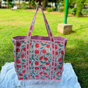 Sac fourre-tout de week-end surdimensionné et matelassé-Sac de nuit imprimé en coton Sacs de voyage faits à la main pour femmes - Product Image 1