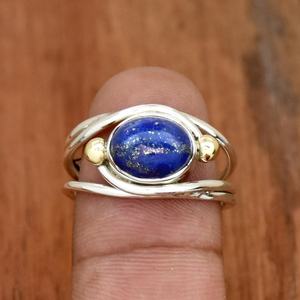 Hermoso anillo de doble banda de lapislázuli de plata hecho a mano, joyería de piedras preciosas naturales de 10mm disponible en tamaños 5-12 para fiestas de bodas - Product Image 2