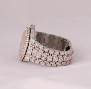 Montre personnalisée deux tons rose et blanc en moissanite entièrement glacée pour hommes avec cadran arabe de 22mm de largeur de bracelet en acier inoxydable - Product Image 3