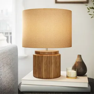 Lampe de table en bois massif côtelé fabriqué à la main avec abat-jour en tissu pour chambre à coucher, salon, bureau et décoration d'hôtel vente en gros OEM - Product Image 2
