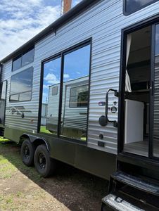 Remolque todoterreno de lujo 4x4 RV estándar para casa móvil de viaje disponible. - Product Image 6