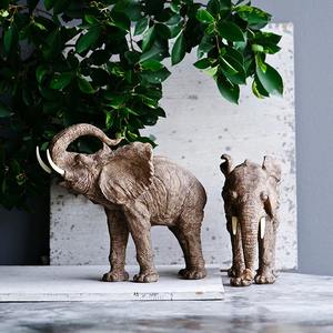 Sculpture décorative éléphant en polyrésine pour table basse de salon et design d'intérieur contemporain - Product Image 3