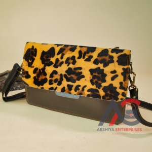 Nuevo estilo de cuero reciclado de Color rechoncho Sling Bag de alta calidad Animal Print Fur Leather Handbag Women 2 en 1 Reversible Handbag - Product Image 1