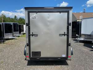 Remolques tipo vagón cerrados 2023 de 6x12 pies, de aluminio/aleación, 2272 kg, con altura extra y paquete Blackout - Product Image 5