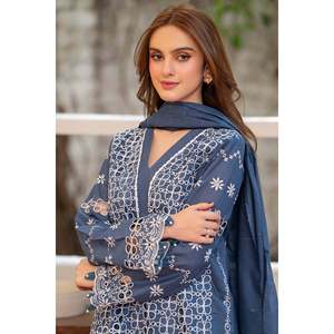 MIRAKHI Collection Printemps/Été 3 pièces : Chemise en mousseline brodée ChickenKari avec dupatta en tissu slub BIC-6600 LAWN Tube – Idéal pour les sports de plein air - Product Image 4