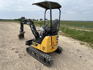 Nouvelle mini-excavatrice John Deere 26G 17 puissante, équipement sur chenilles pour travaux agricoles, aménagement paysager, creusement de fossés et travaux de construction. - Product Image 6