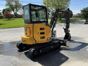 Mini-excavatrice John Deere 35G d'occasion 2015, moteur Yanmar, 5 tonnes, soupape hydraulique Kawasaki, composants essentiels du roulement - Product Image 4