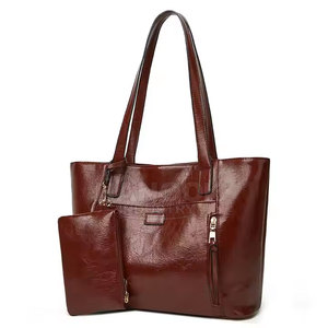 Bolso de Mano Clásico para Mujer, Diseño Atemporal, Amplio y Cómodo, Perfecto para el Trabajo, Viajes y Uso Diario - Product Image 6
