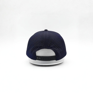 Gorra de Golf Personalizada al por Mayor, Resistente al Agua, con Parche de PVC de Goma con Logotipo Personalizado, Cuerda Personalizada, 5 Paneles, Orificios Cortados con Láser, Parte Trasera Ajustable - Product Image 6