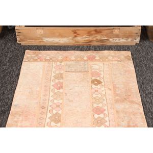 Alfombra turca de 2.7x6.6 pies, alfombra vintage de patchwork, alfombra geométrica naranja con elementos florales. - Product Image 2