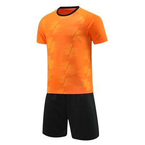 Uniforme de football par sublimation Kit de football personnalisé avec maillot et short, tissu respirant à séchage rapide et approvisionnement OEM - Product Image 2