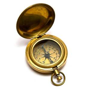 Brújula Náutica de Latón de Lujo que Ofrece un Atractivo Atemporal para los Amantes de la Navegación, Decoración para el Hogar - Product Image 1