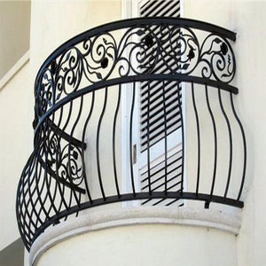 Garde-corps de balcon en fer forgé forgé à la main, garde-corps extérieur décoratif du fournisseur vietnamien durable, élégant et fabriqué sur mesure - Product Image 1