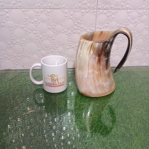Viking écologique fait à la main corne de boeuf bière tasse à boire chêne poli corne de buffle tasses prix usine plateaux de service pour la décoration - Product Image 1