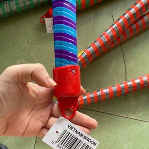 Escoba de hierba de Vietnam duradera con fibra de plástico suave Juego de recogedor de mango largo Herramienta de limpieza del hogar Proveedor comprometido Exportador - Product Image 6