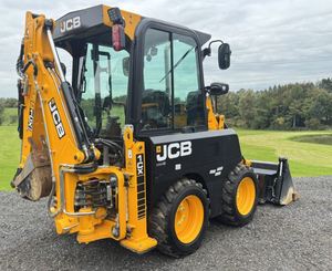 รถตักล้อยาง JCB 1CX น้ำหนักใช้งาน 2850 กิโลกรัม พร้อมระบบขับเคลื่อนสี่ล้อ และประตูข้างเพื่อความปลอดภัยเป็นพิเศษ - Product Image 6
