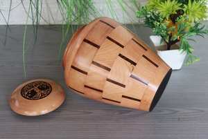 Urnas de cremación para adultos de madera para cenizas Árbol Tallado Tapa roscada Urna funeraria para cenizas humanas Mascota - Product Image 2