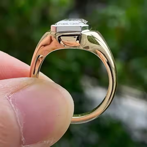 แหวนเพชรโมอิสตัดมรกต3CT ดีไซน์ใหม่แหวนทองหรูหราเครื่องประดับงานแต่งงานแหวนผู้หญิง - Product Image 2