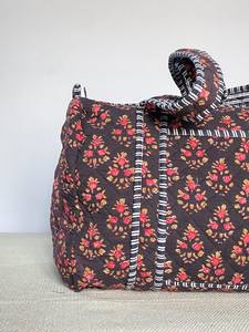 Bolsa de lona de algodón de moda con cierre de cremallera de impresión elegante On-The-Go Essentials para viajar - Product Image 4