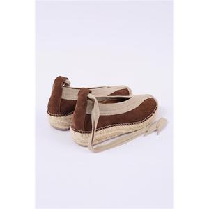 Alpargata cerrada con cuña baja - Product Image 3