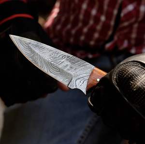 Hermoso Cuchillo de Caza de Acero de Damasco Hecho a Mano con Hoja Forjada Fija, Mango de Madera, Personalizable OEM, Grado Industrial - Product Image 1