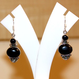 Boucles d'oreilles en onyx noir pour tous les jours, bijoux fins pour studio de yoga, cadeau de qualité supérieure, artisanat raffiné - Product Image 2