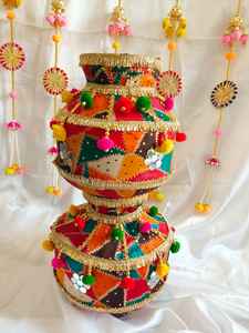 Ensemble de mariage punjabi coloré, pot Jaggo artisanal, accessoires de mariée, essentiels pour le Sangeet et le Mehndi - Product Image 2