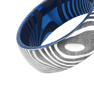 Anillos personalizables de acero de Damasco de 6mm con madera en el interior, joyería de aniversario de poder Manual a la venta - Product Image 6