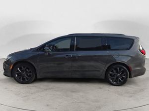 EXQUISITELY USED 2020 P-ACIFICA LIMITED RED <b>S</b> FWD MINIVAN <b>9</b>-SPEED 287 HP FRONT WHEEL DRIVE TRANSMISSION AUTOMATIC - Product Image 4