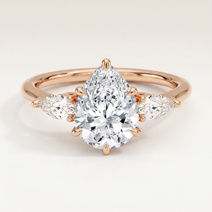 Bague à trois pierres en or jaune avec diamant taille poire 3 carats et pierres latérales taille poire, bijou de fiançailles classique pour femme, design personnalisé - Product Image 3