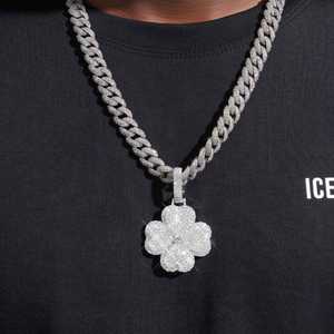 Colgante y Amuleto de Trébol de Cuatro Hojas con Logotipo Personalizado, Oro de 14K y Moissanita, Diseño Único con Material de Alta Calidad - Product Image 5