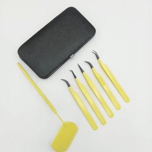 Punta negra con juego de pinzas recubiertas de amarillo, venta al por mayor, pinzas de extensión de pestañas sólidas de acero inoxidable de alta calidad, sostenibles - Product Image 4