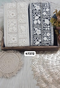 Cordones de trabajo de hilo bordados hechos a medida en opciones de color blanco y negro en bordado de lentejuelas en 2,5 pulgadas de ancho - Product Image 2