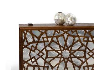 Incrustation de nacre faite à la main et pochette brodée Un cadeau de mariage personnalisé unique pour les mariées arabes - Product Image 4