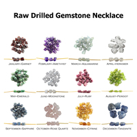 Collier pendentif délicat en émeraude brute, pierre de naissance, en argent sterling plaqué or, avec chaîne en câble, cristal de chakra de guérison, unisexe