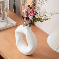 Vase en céramique élégant et tendance, taille S disponible en blanc ou noir