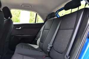 Encantador Rio5 S Wagon Azul 2025, Volante a la Izquierda, Automático, R16 Oscuro, Usado, Arranque Remoto, Asientos de Cuero, Paquete Premium, Llantas de Acero - Product Image 6