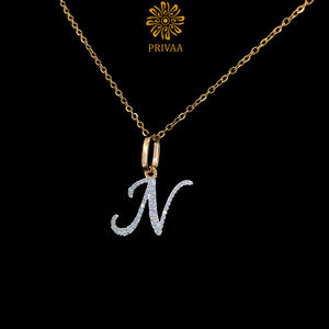 Colgante con Letra N con Incrustaciones de Diamantes Naturales para Mujer, Oro Amarillo de 18 Quilates, 1.54 Gramos, Corte Brillante, Claridad VVS, 0.23 Quilates - Product Image 3